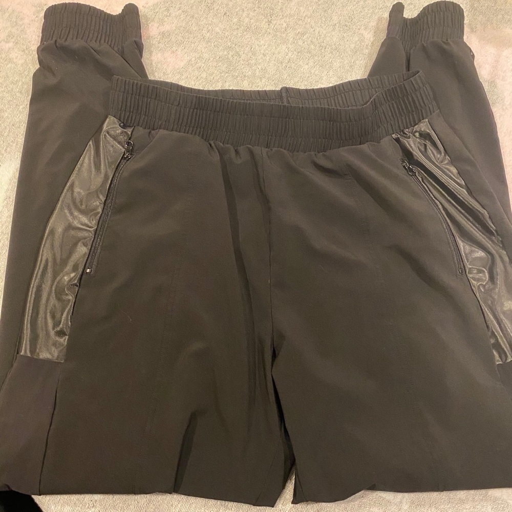 Like New Victoria’s Secret Sport Joggers - Picture 4 of 10